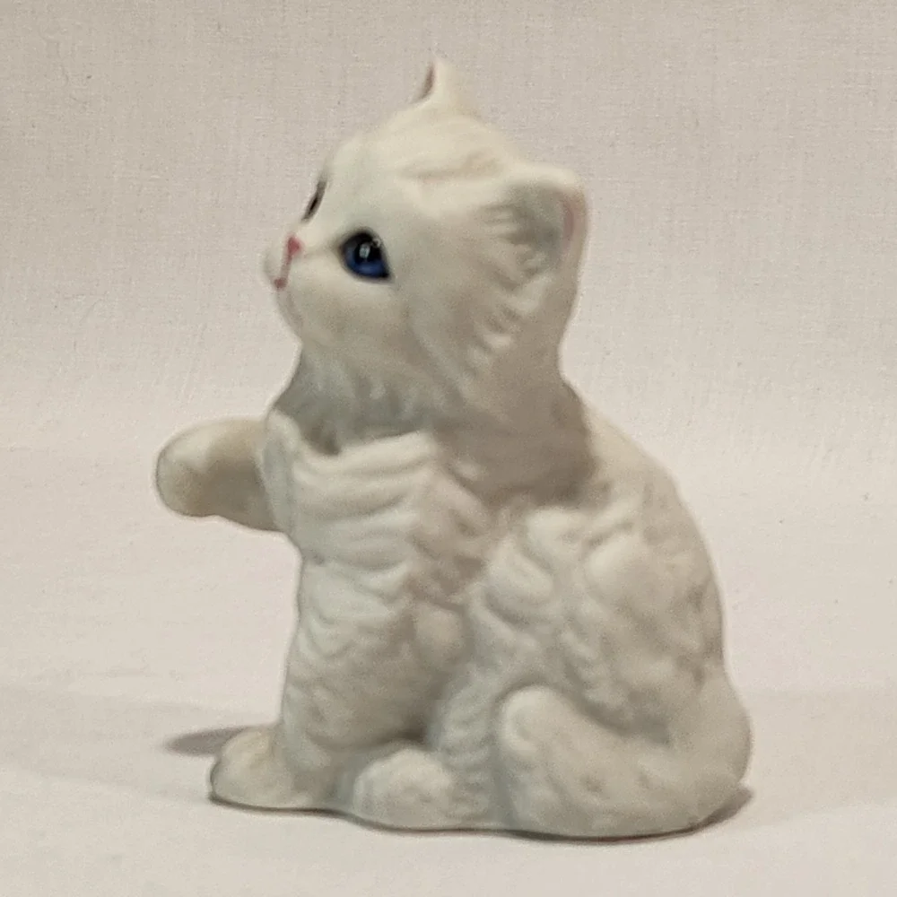 Pair Vintage Homco White Kittens Cat Figurines W/‎ Blue Eyes Taiwan 1970s Cute